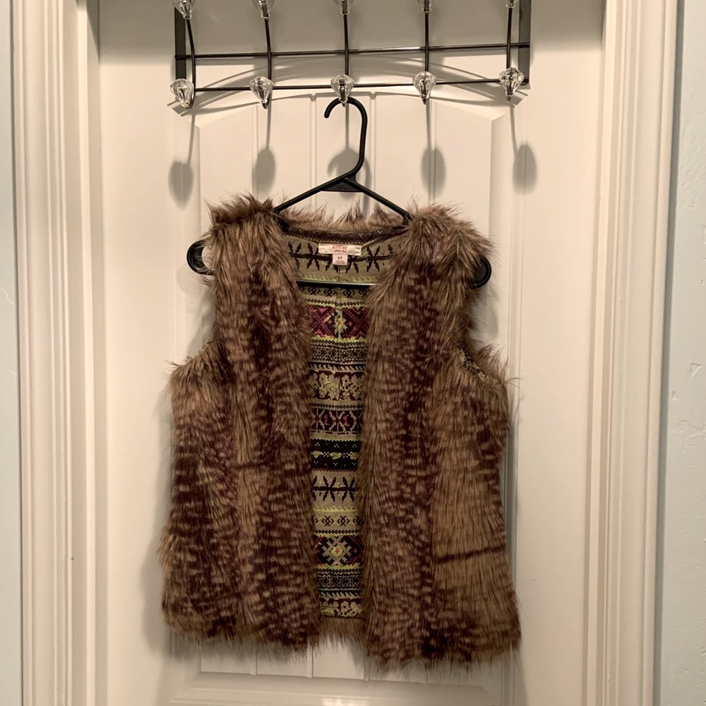 Mossimo faux fur vest, size S